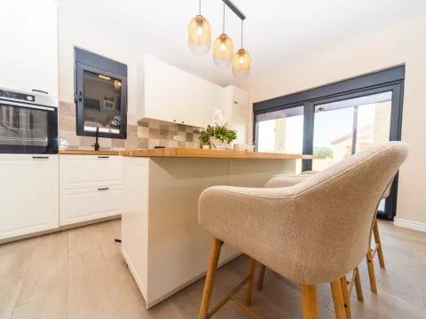 Prodaja, kuća, 130m², Tološi, Podgorica - image 14