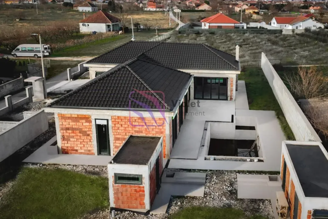 Prodaja, kuća, 259m², Donji Kokoti, Podgorica