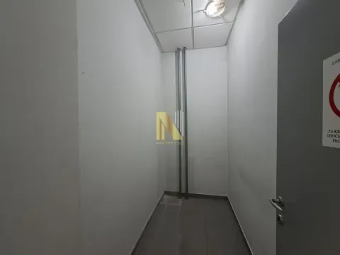 Rent, office space, 370m², Bulevar Oslobodjenja, Novi Sad Sve Podlokacije - image 22