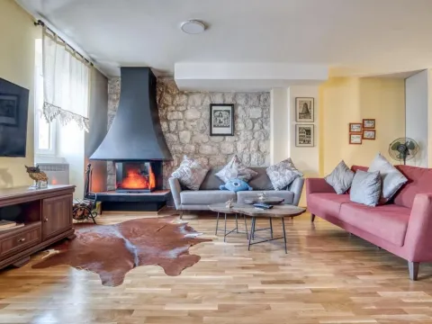 Izdavanje, kuća, 745m², Prčanj, Kotor - image 8