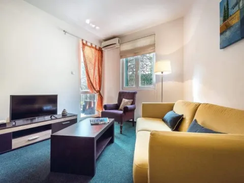 Izdavanje, dvosoban stan, 58m², Boreti, Budva - image 11