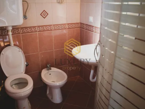 Izdavanje, kuća, 200m², Donji Kokoti, Podgorica - image 11