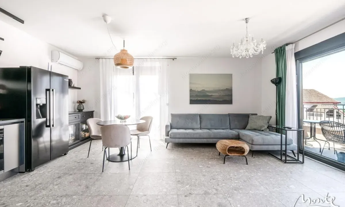 Sale, three bedroom apartment, 77m², Centar, Tivat