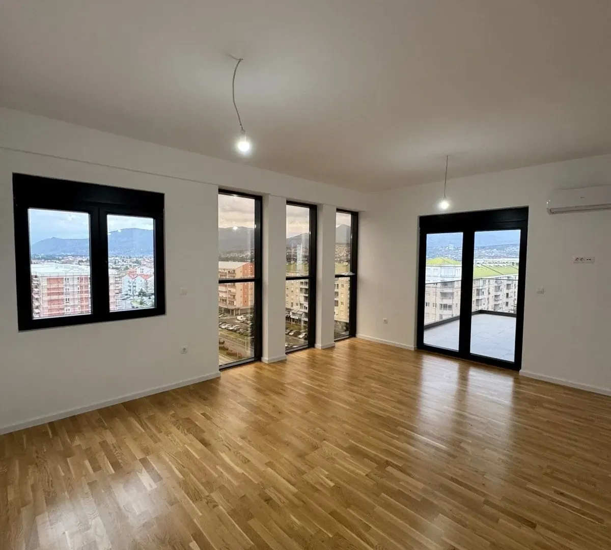 Rent, office space, 278m², Stari Aerodrom, Podgorica