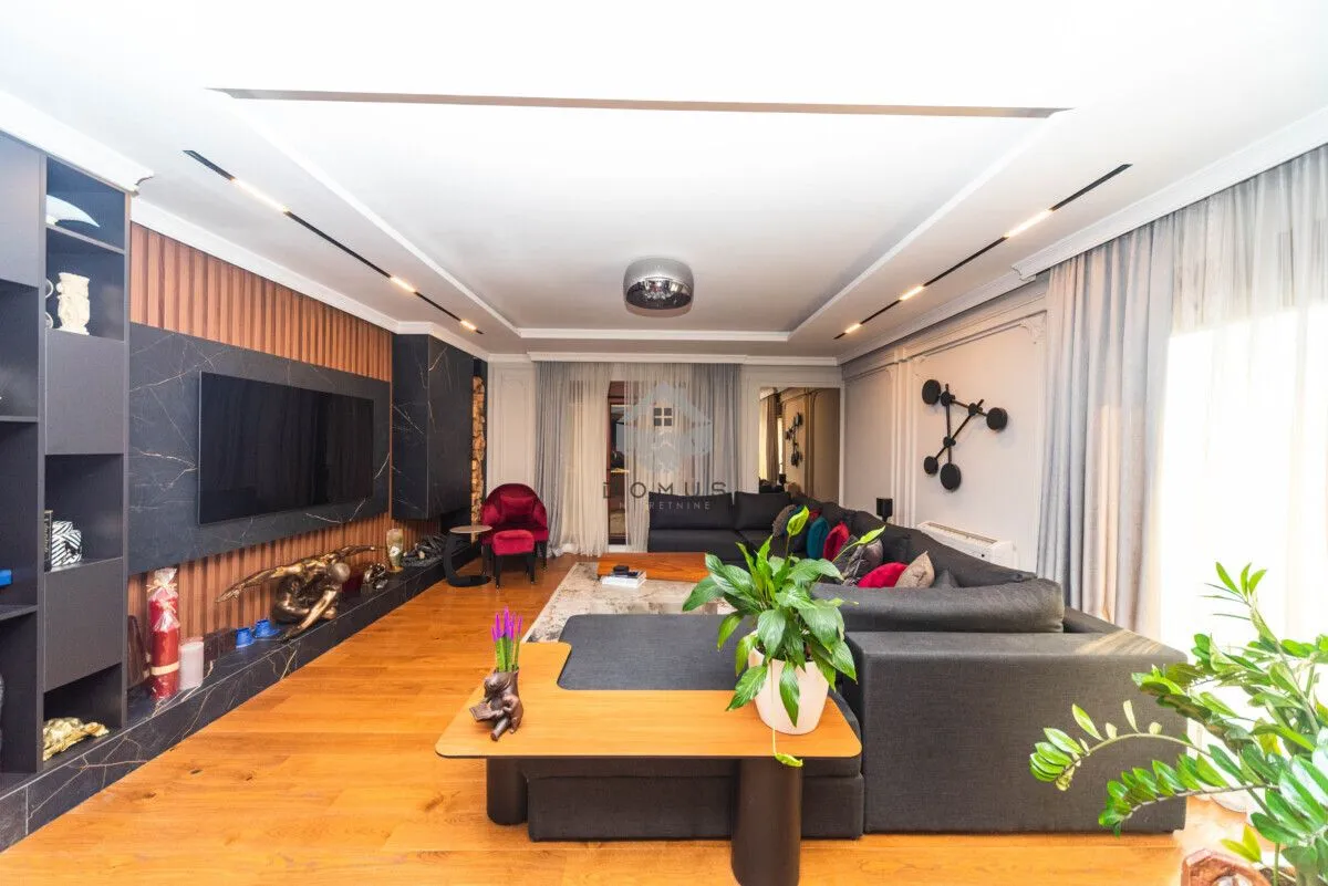 Izdavanje, trosoban stan, 195m², Tološi, Podgorica