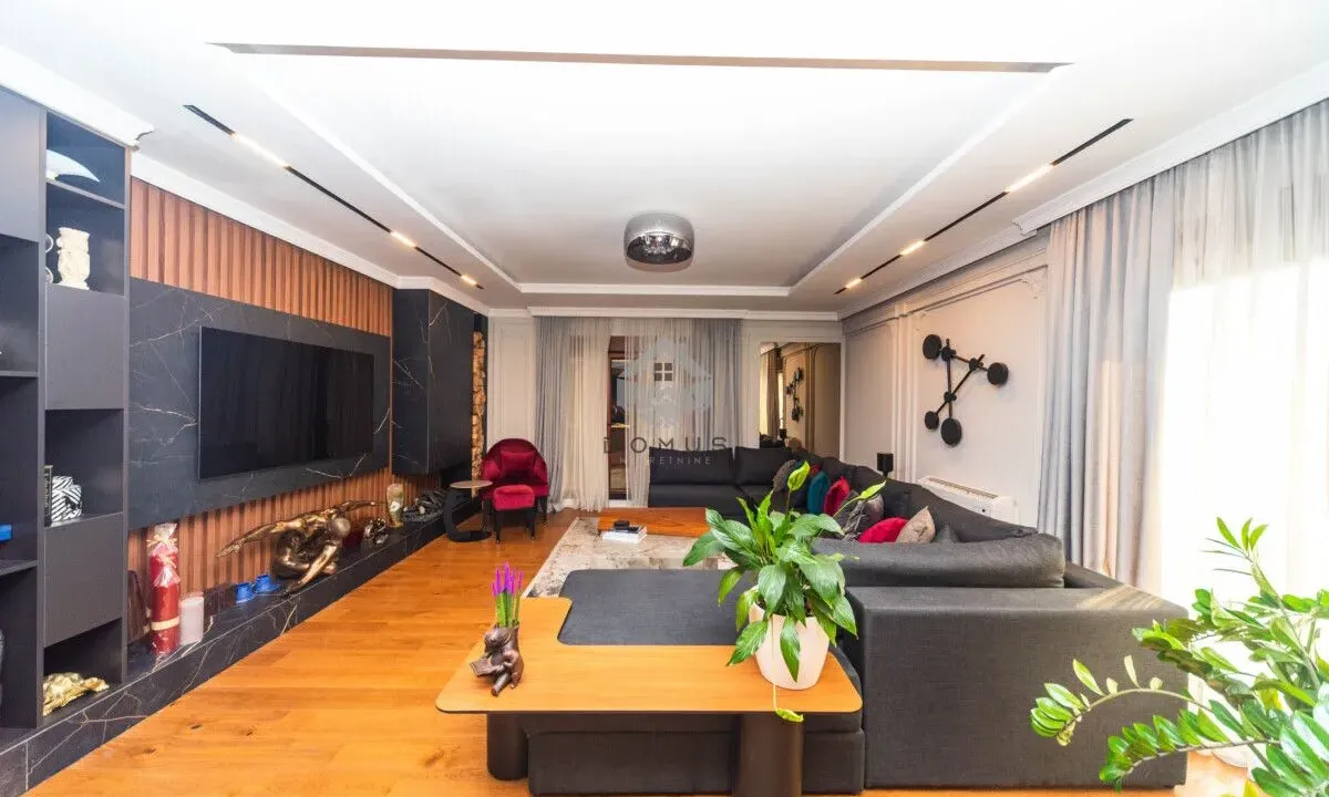 Izdavanje, trosoban stan, 195m², Tološi, Podgorica