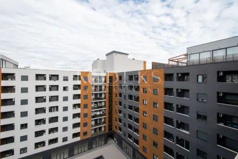View of the facades and inner courtyard of the residential building. - image 6