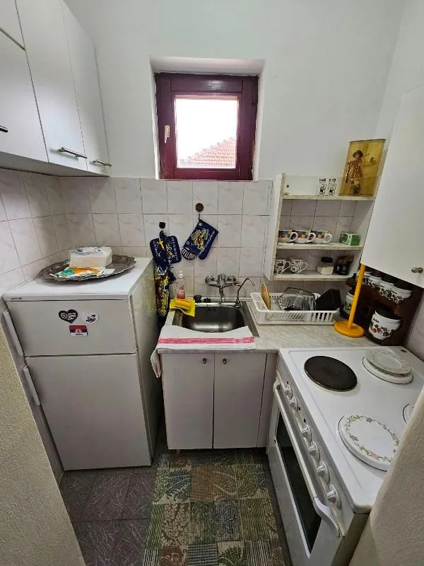 Izdavanje, jednosoban stan, 26m², Karaburma, Palilula Sve Podlokacije