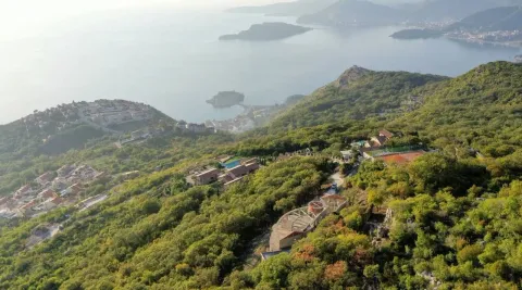 Pogled iz vazduha na prirodu, objekte i obalu mora. - image 7