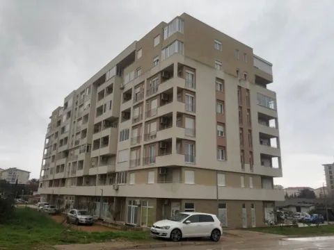 Sale, two bedroom apartment, 73m², Centar, Bar