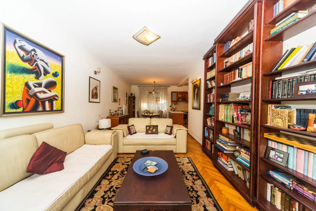 Izdavanje, trosoban stan, 90m², Centar, Podgorica