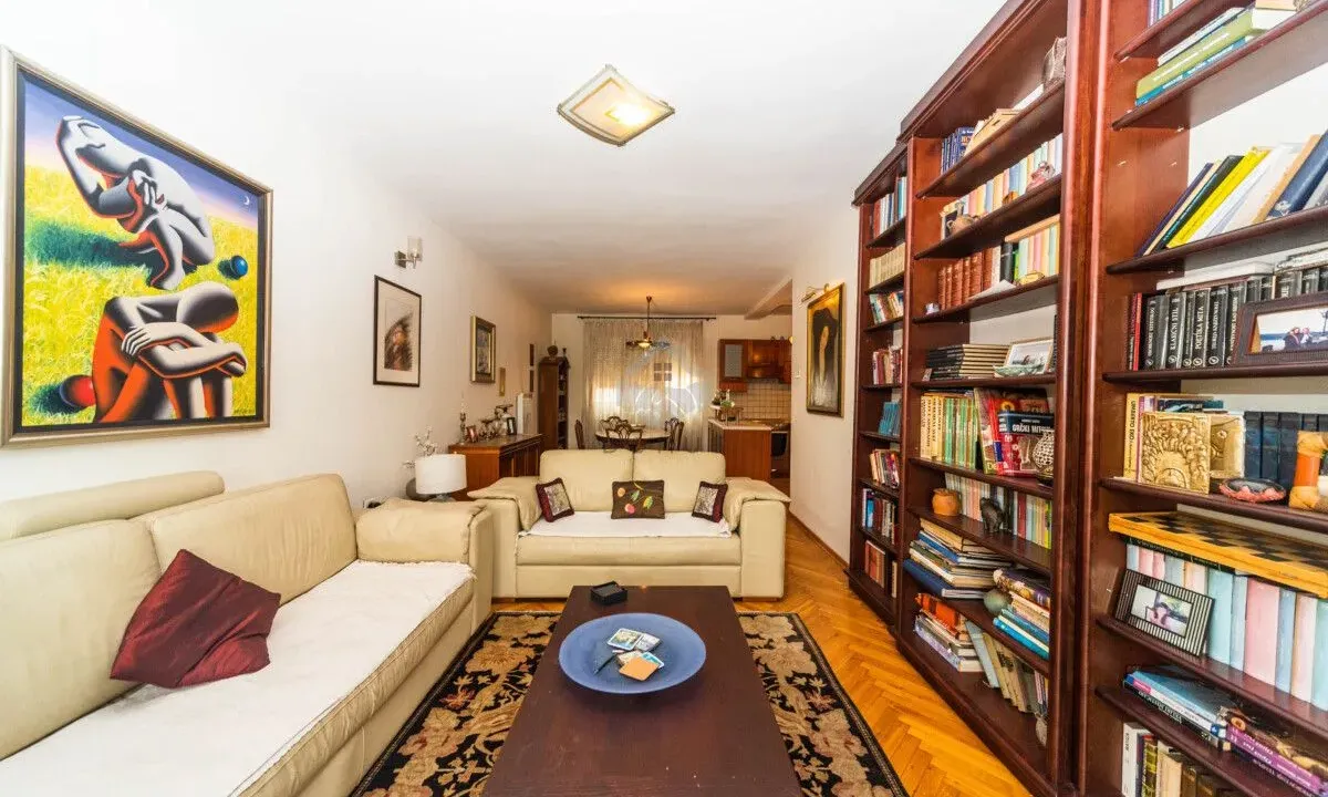 Izdavanje, trosoban stan, 90m², Centar, Podgorica