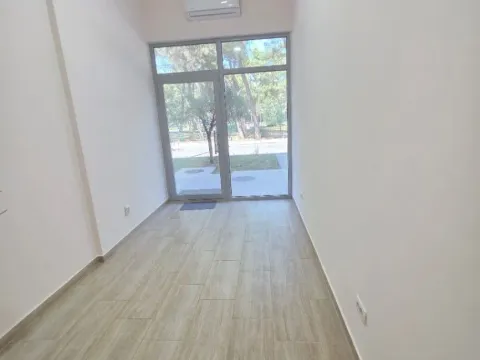 Izdavanje, poslovni prostor, 55m², Tološka šuma, Podgorica - image 4