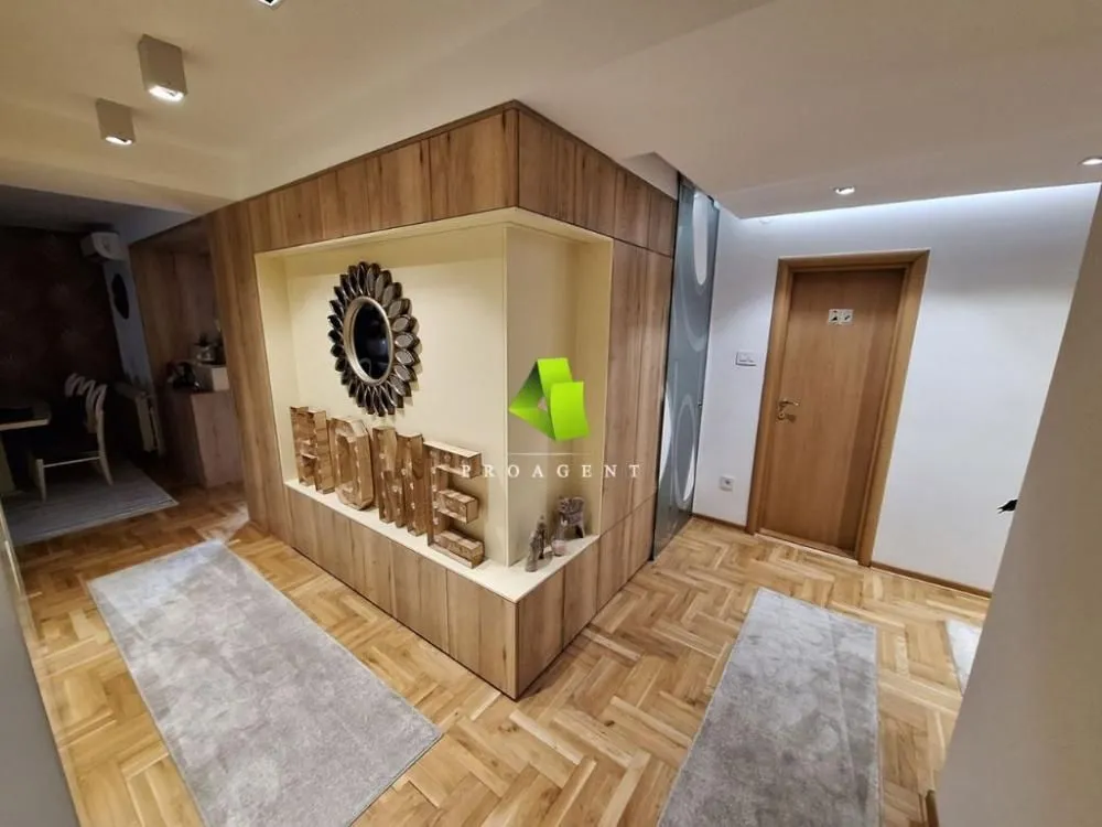 Prodaja, četvorosoban stan, 116m², Medijana, Niš