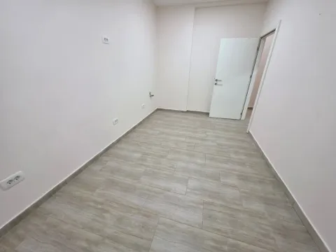 Izdavanje, poslovni prostor, 55m², Tološka šuma, Podgorica - image 12