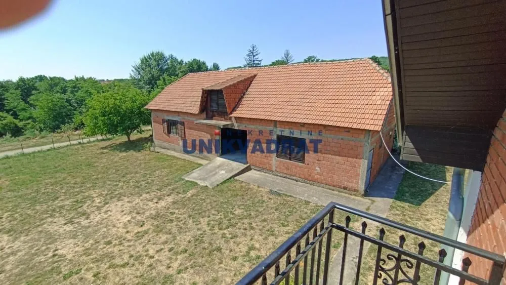 Prodaja, kuća, 280m², Centar, Topola