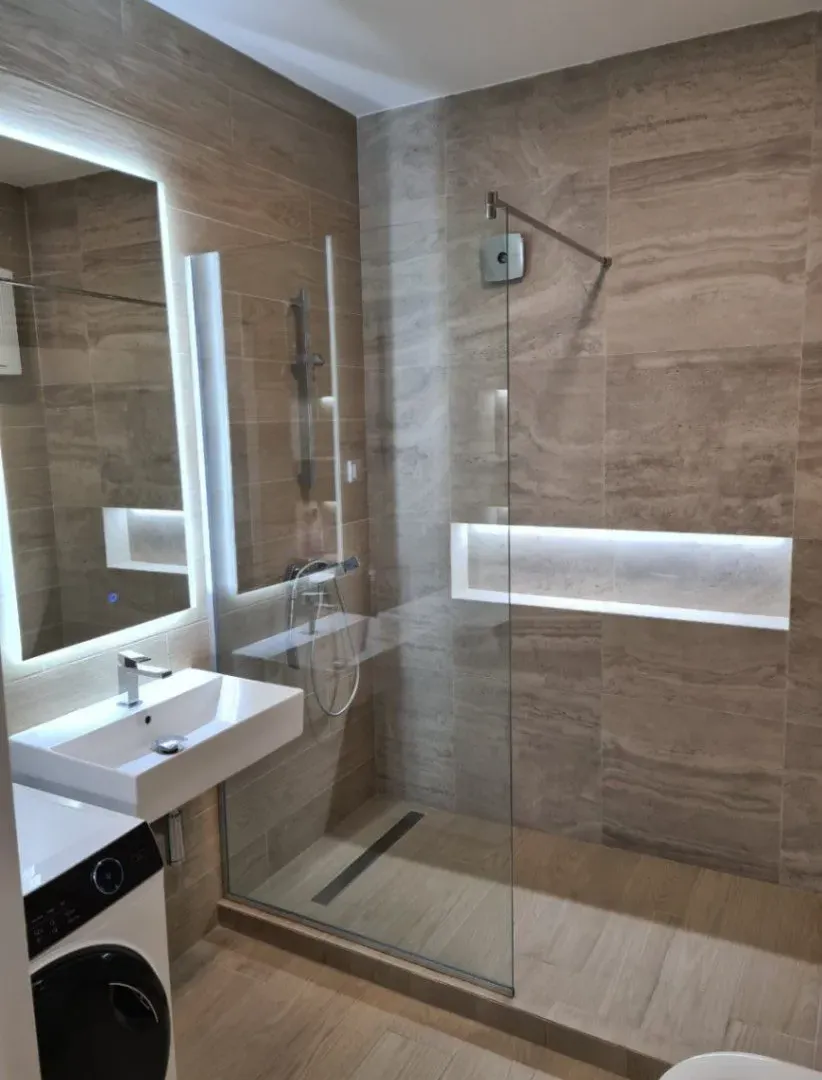 Prodaja, četvorosoban stan, 180m², Dedinje Beli Dvor, Dedinje Sve Podlokacije