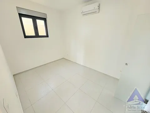 Prodaja, kuća, 304m², Blizikuće, Budva - image 4