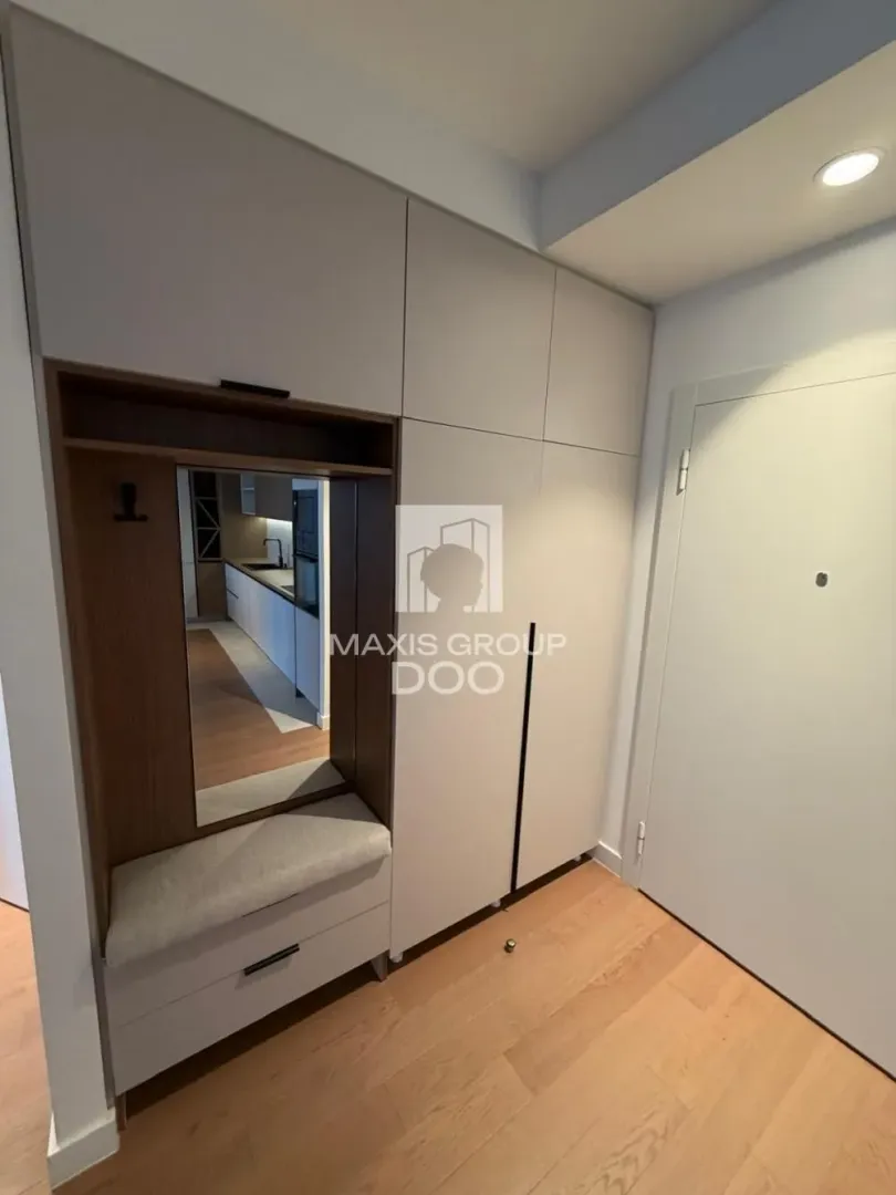 Izdavanje, četvorosoban stan, 116m², Savski Venac, Beograd