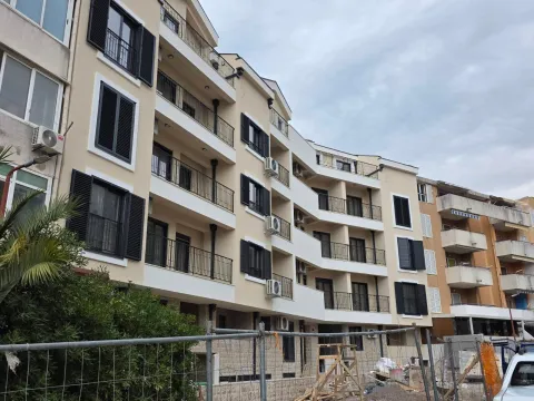 Sale, one bedroom apartment, 40m², Budva, Crna Gora - image 13