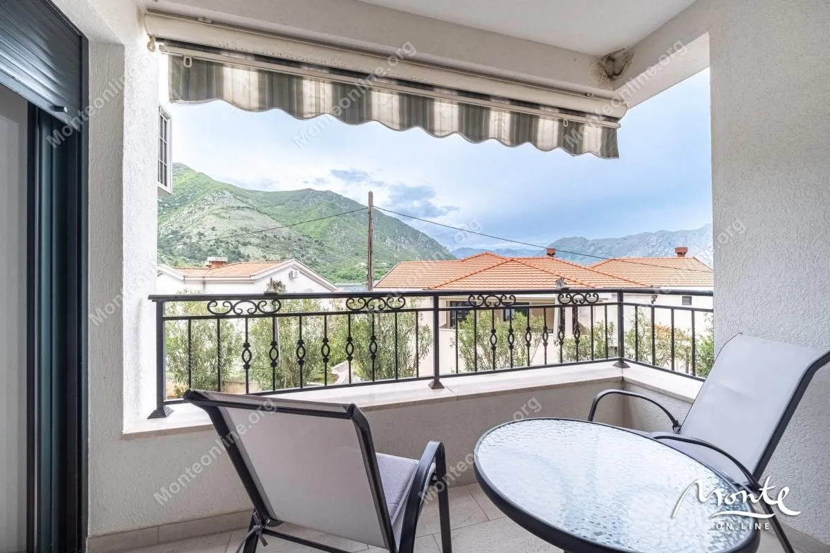Prodaja, jednosoban stan, 59m², Dobrota, Kotor