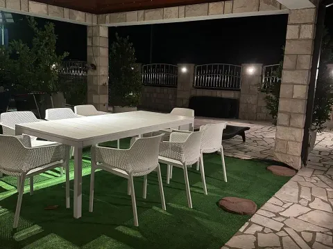 Izdavanje, jednosoban stan, 54m², Risan, Kotor - image 9