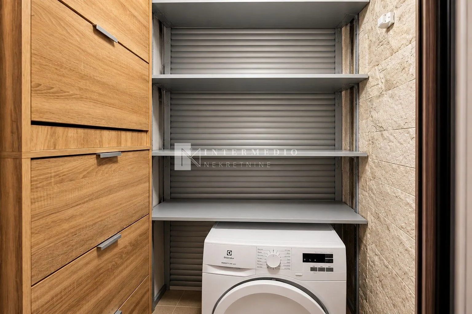 Prodaja, dvosoban stan, 74m², Dobrota, Kotor