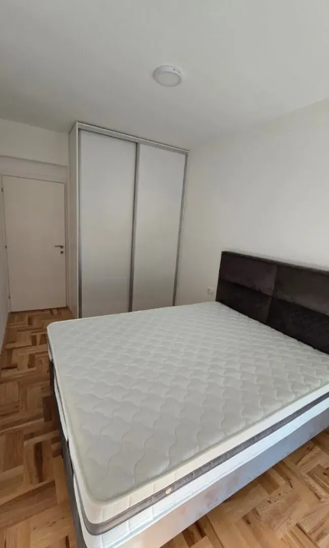 Izdavanje, jednosoban stan, 42m², Baston, Podgorica