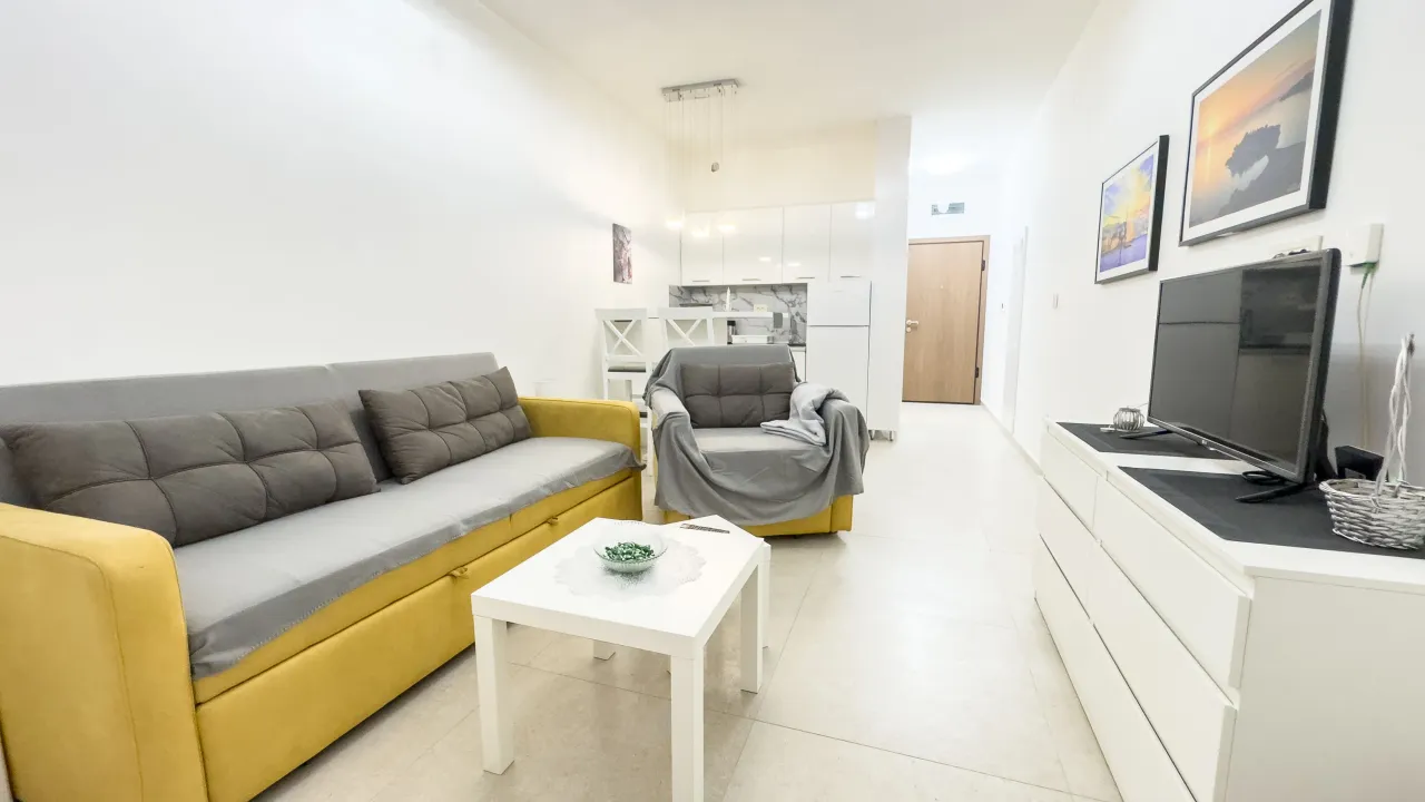 Izdavanje, garsonjera, 30m², Centar, Budva