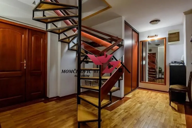 Prodaja, četvorosoban stan, 104m², Stari Grad, Beograd