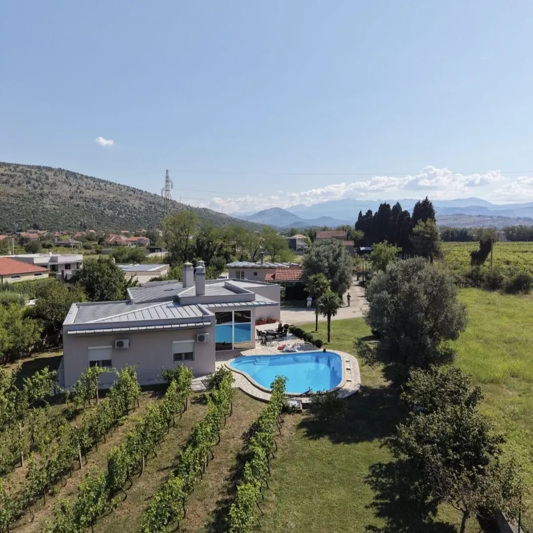 Rent, house, 250m², Tološi, Podgorica