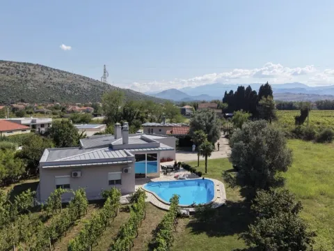 Rent, house, 250m², Tološi, Podgorica - image 4