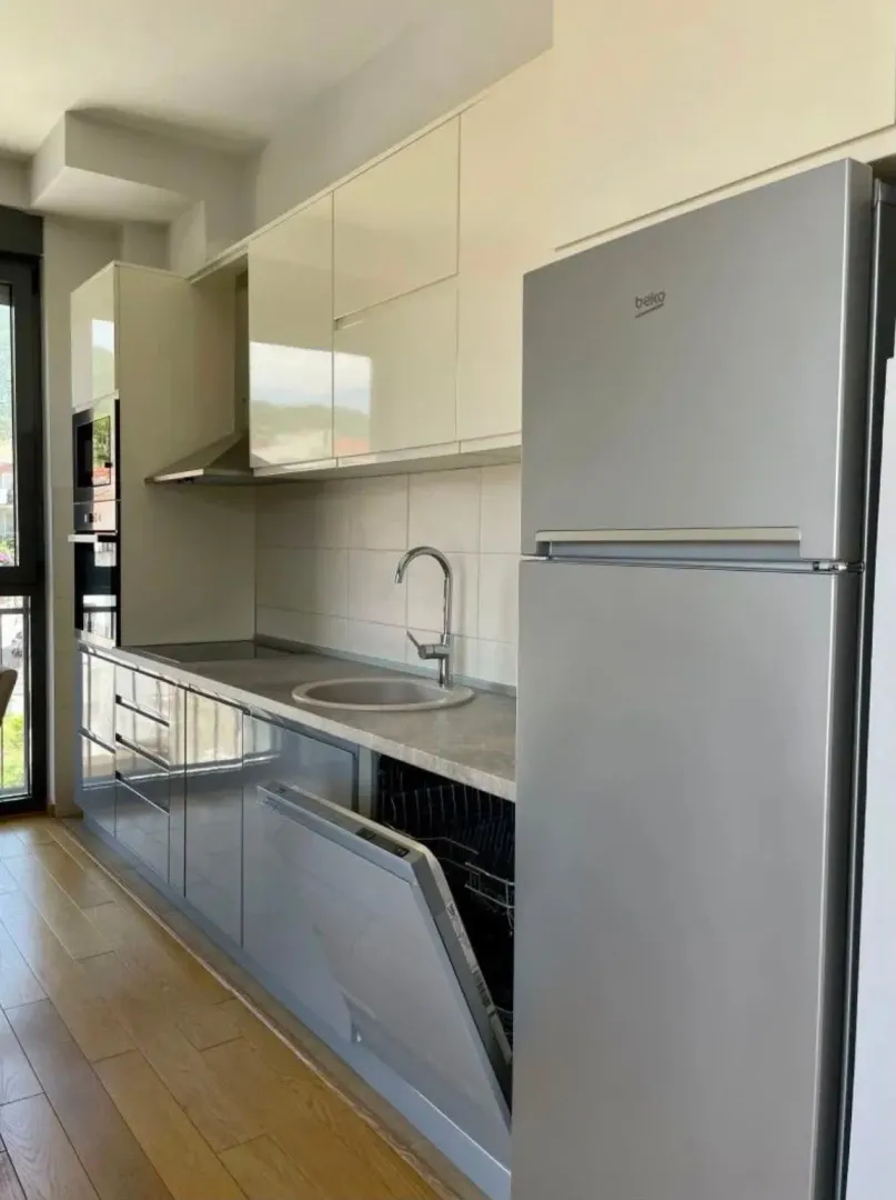 Izdavanje, dvosoban stan, 77m², Seljanovo, Tivat