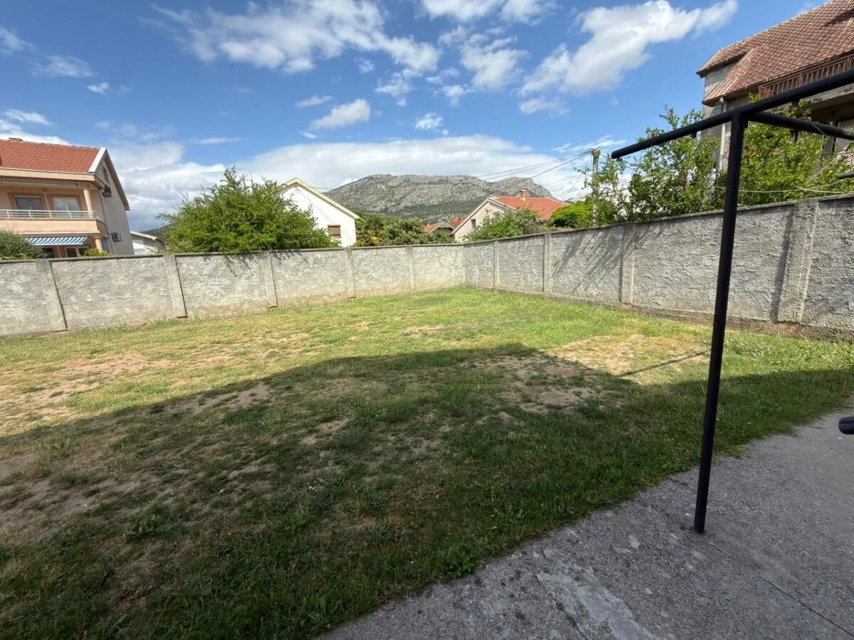 Rent, house, 450m², Zlatica, Podgorica