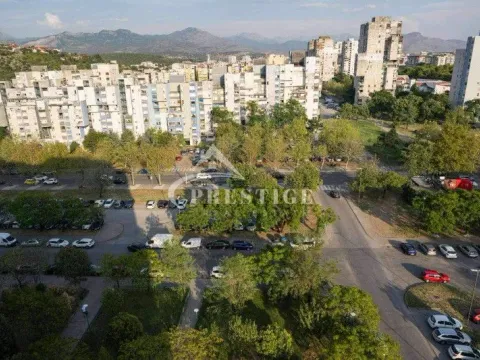 Prodaja, trosoban stan, 200m², Blok 6, Podgorica - image 8