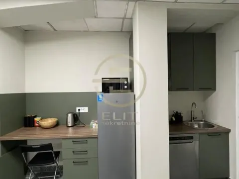 Izdavanje, poslovni prostor, 218m², Centar, Novi Sad - image 10