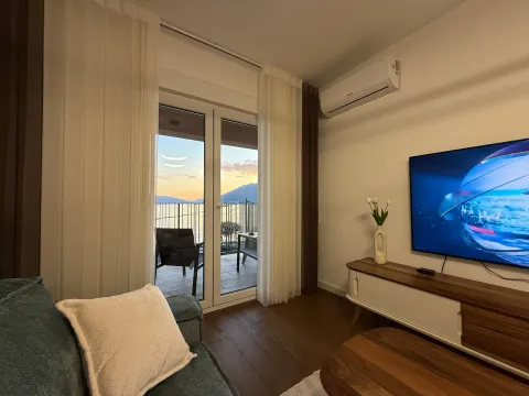 Rent, one bedroom apartment, 55m², Tivat, Crna Gora - image 12