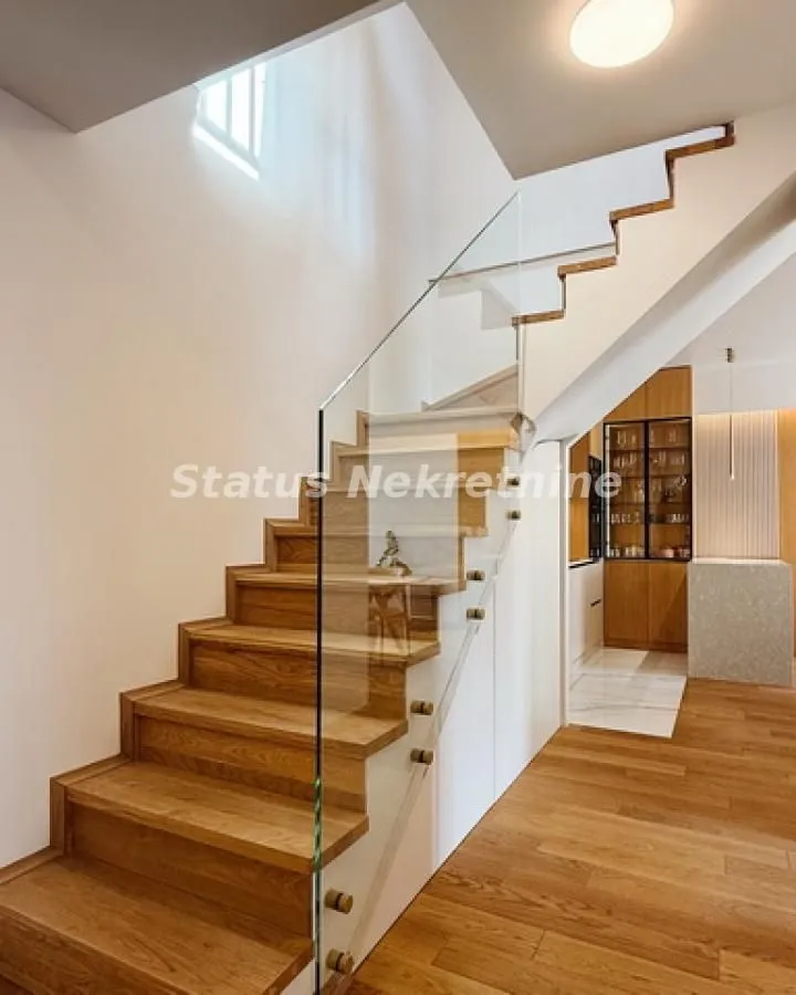 Prodaja, stan, 112m², Centar, Novi Sad