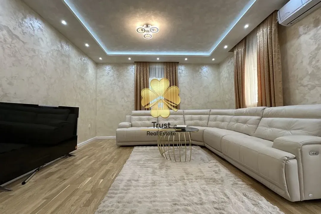 Izdavanje, dvosoban stan, 85m², Stara Varoš, Podgorica