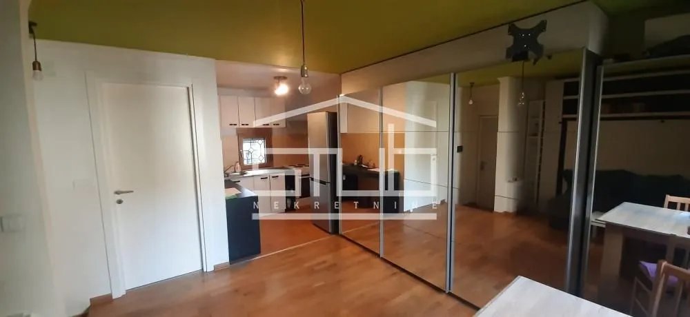 Prodaja, jednosoban stan, 27m², Kalenić Pijaca, Vračar Sve Podlokacije