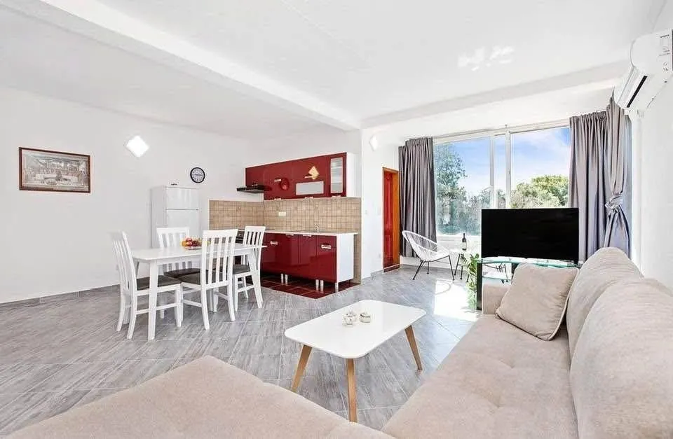 Izdavanje, kuća, 110m², Đuraševići, Tivat
