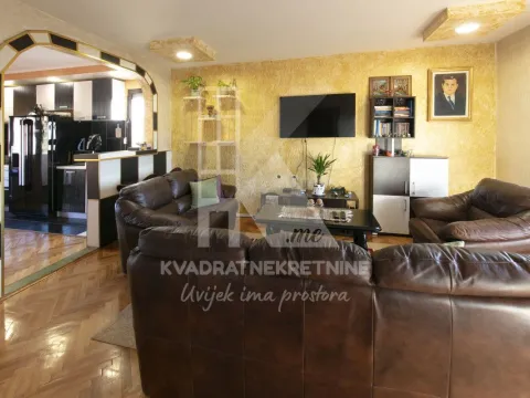 Sale, house, 330m², Zlatica, Podgorica - image 8