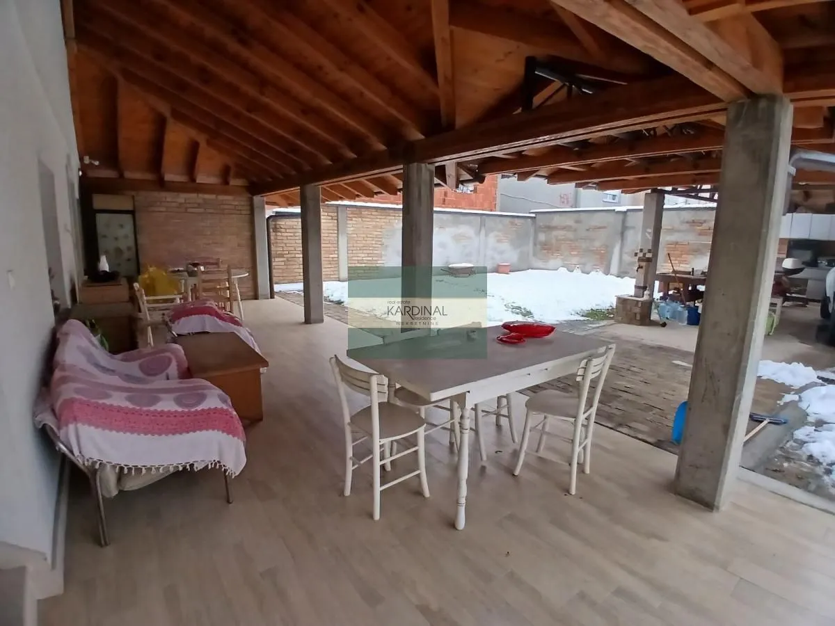 Prodaja, kuća, 273m², Grošnica, Kragujevac