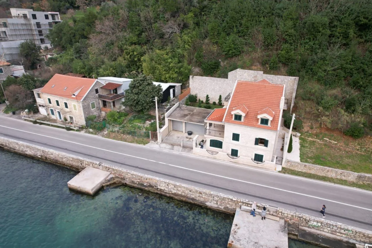 Prodaja, kuća, 211m², Donja Lastva, Tivat