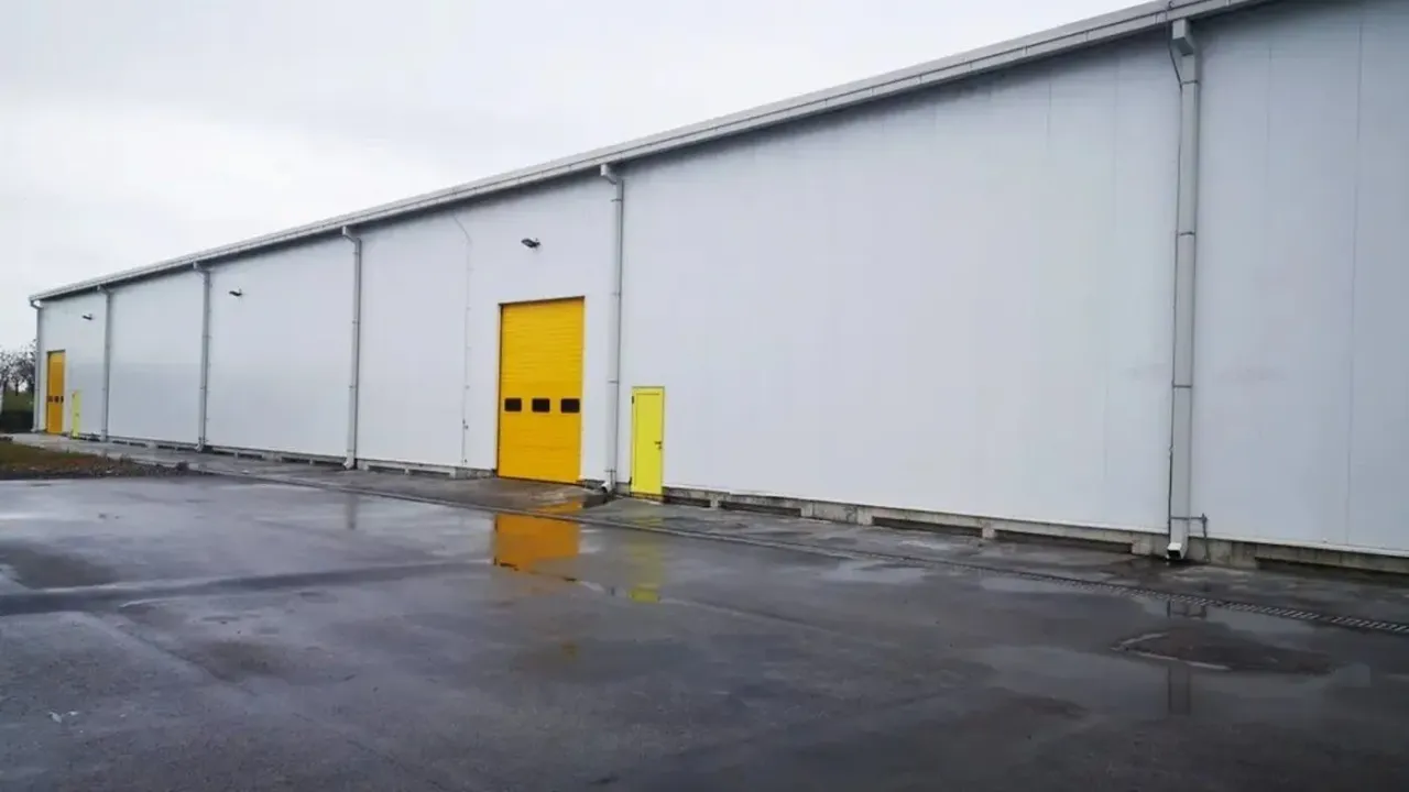 Izdavanje, poslovni prostor, 800m², Kać, Novi Sad Sve Podlokacije