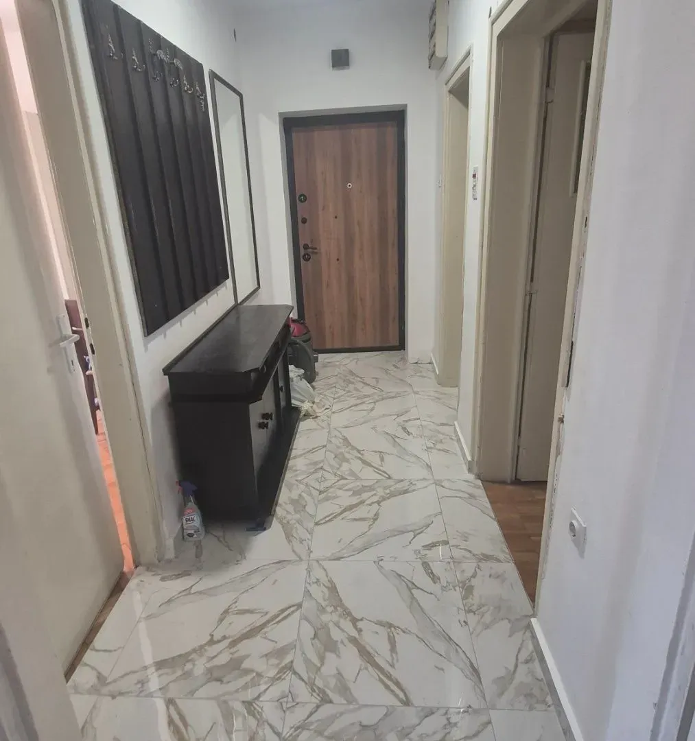 Izdavanje, dvosoban stan, 80m², Centar, Podgorica