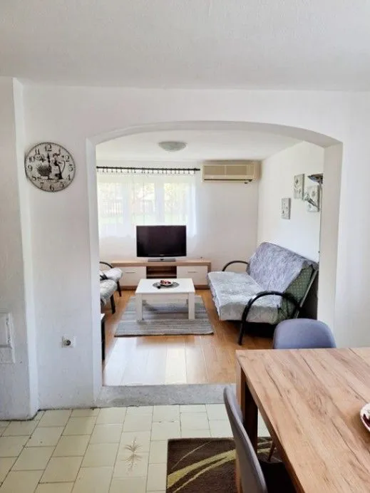 Izdavanje, jednosoban stan, 55m², Momišići, Podgorica