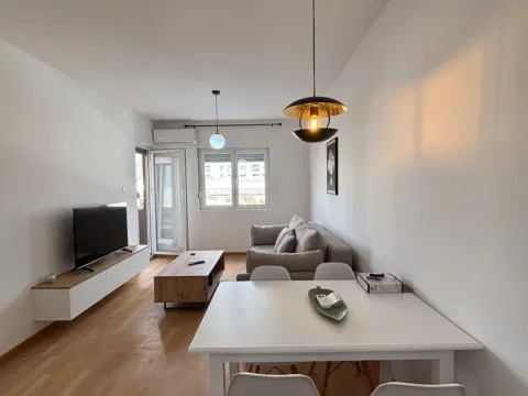 Izdavanje, jednosoban stan, 45m², Pobrežje, Podgorica - image 1