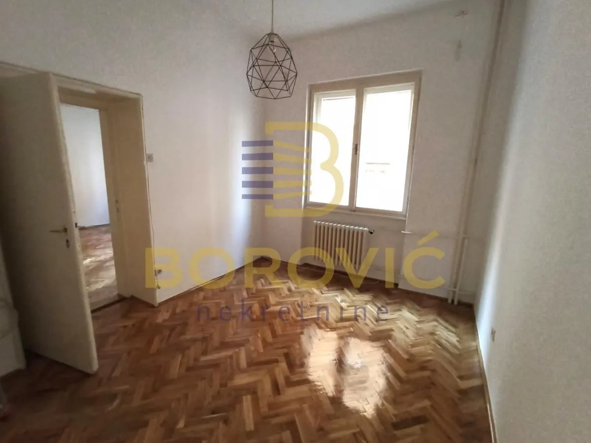 Izdavanje, trosoban stan, 63m², Skadarlija, Beograd