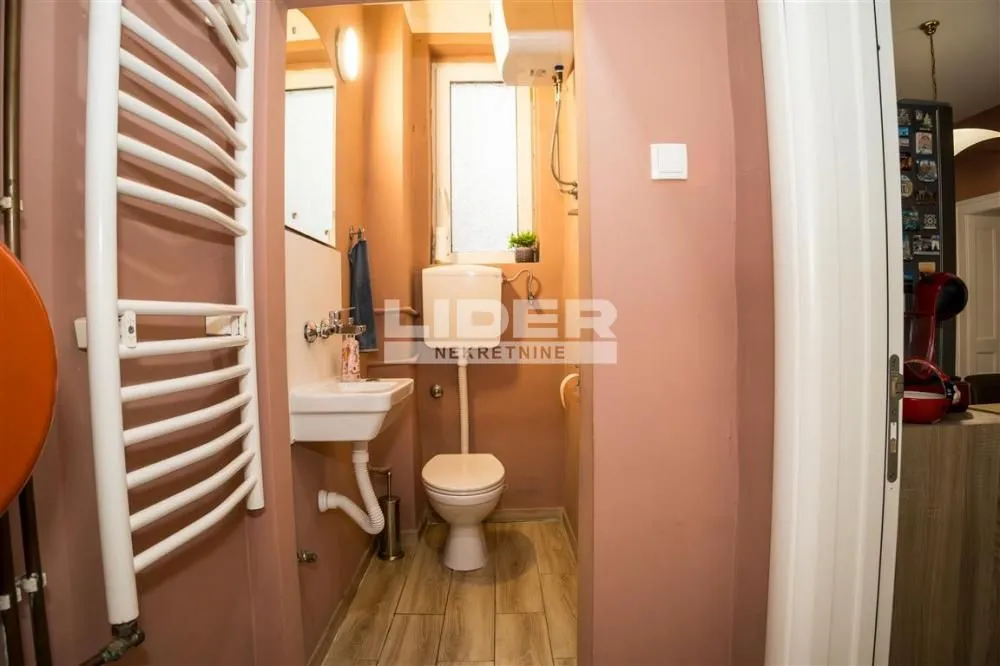 Sale, four bedroom apartment, 77m², Skadarlija, Beograd